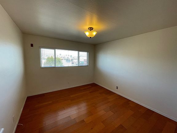 5th image of 2960 Mission St #303