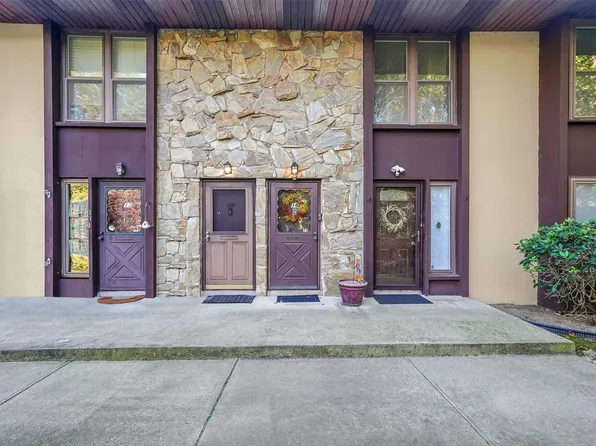 16 Willow Court #16, Selden, NY 11784