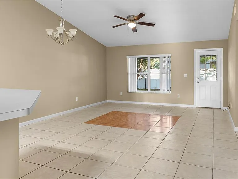 14 Empire Ln #B — Photo 3