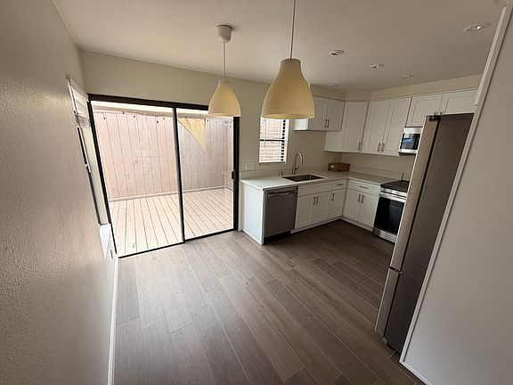 4th image of 2752 Ariane Dr