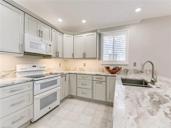 8471 Southbridge DR #1, ESTERO, FL 33967