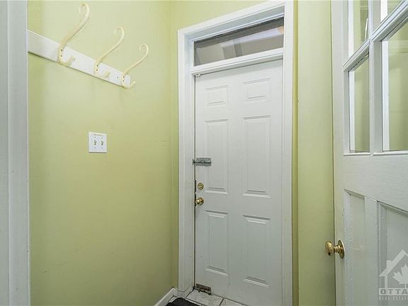 4th image of 474 Somerset St W
