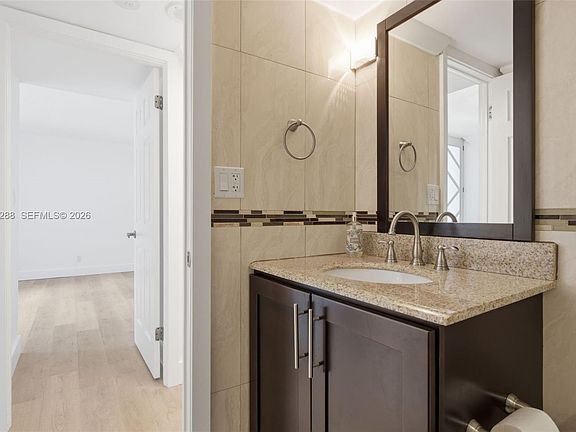 4th image of 18181 NE 31st Ct APT 807