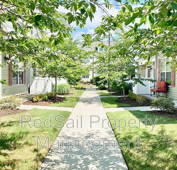 208 Fishers Ct — Photo 37