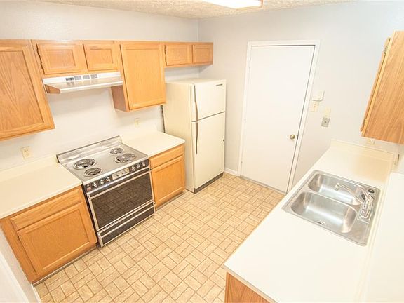 5th image of 67 E Park West Dr