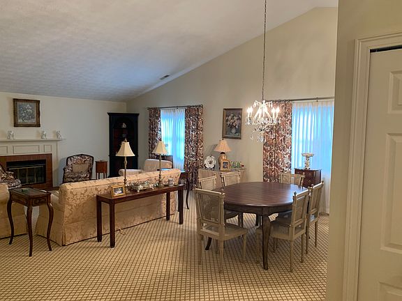 4th image of 939 Sturbridge Dr #138