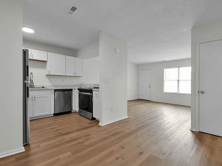 Coventry Apartments — Photo 3