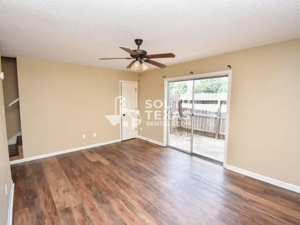 1905 Melrose Ave #B, Victoria, TX 77901