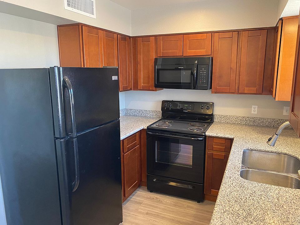 1st image of 3031 N 36th St #20