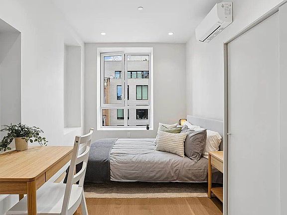 4th image of 273 20th St APT 4