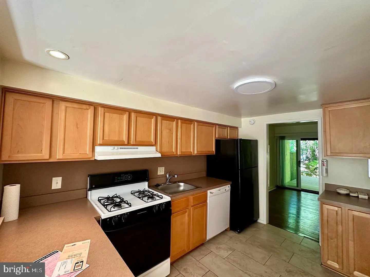 4 bed, 4.0 bath, 2051 sqft, $2,995 — Photo 4