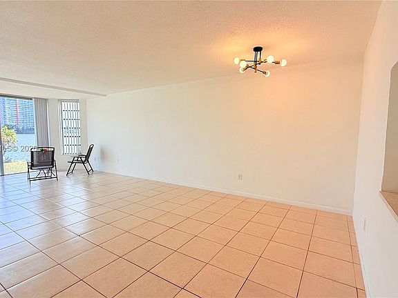 5th image of 1302 NE 191st St #A118