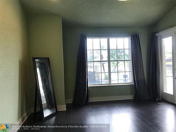 5th image of 2092 Cove Ln