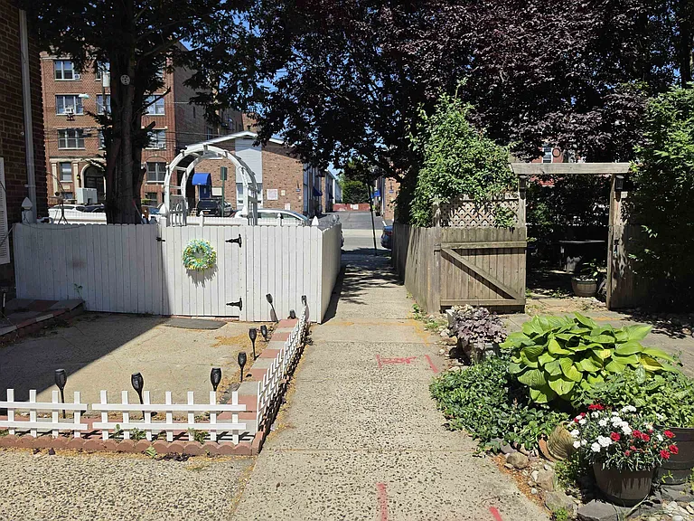 9 Elna Ct — Photo 3