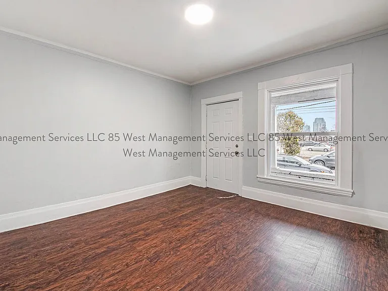 407 11th St NW #D — Photo 2
