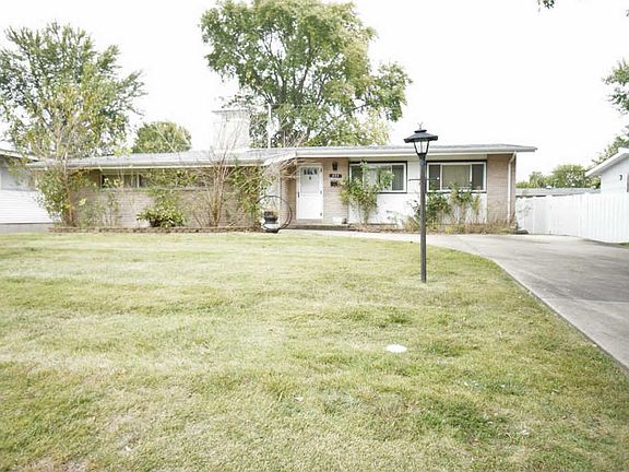 2nd image of 825 Gonzaga Ln