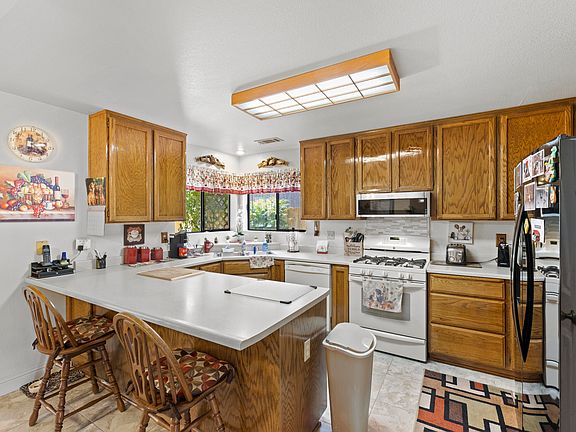 4th image of 3797 Canterbury Dr