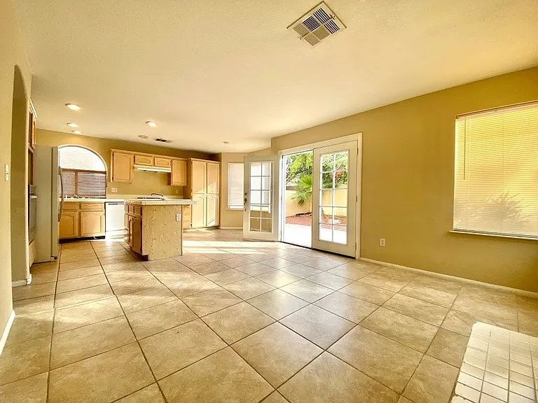 8009 Dover Shores Ave — Photo 8