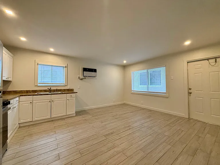1215 NE 17th Ave #6 — Photo 6