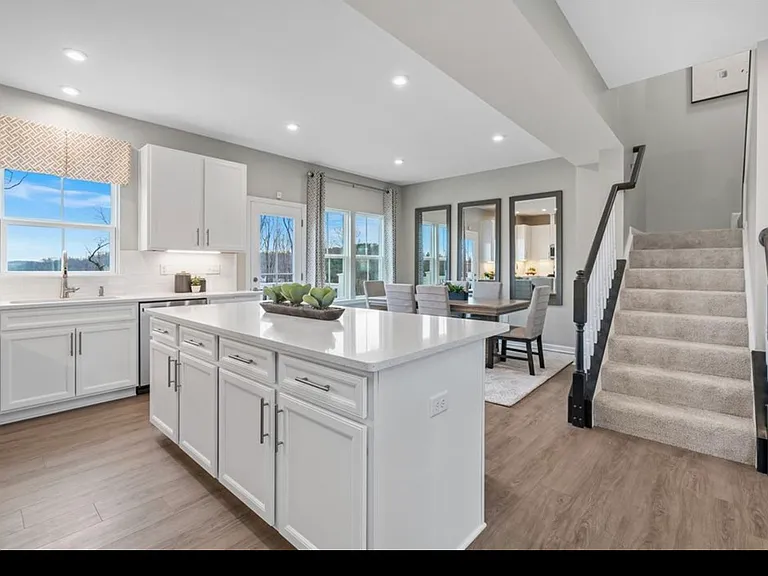 107 Leah Dr — Photo 5