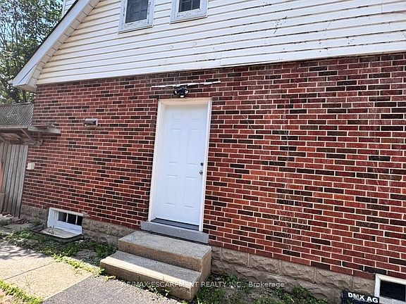 2nd image of 46 Plains Rd E