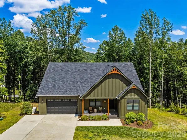181 Byron Forest Dr, Horse Shoe, NC 28742