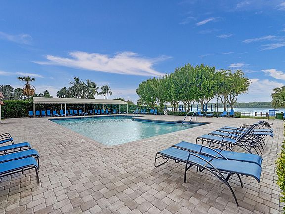 2nd image of 2121 N Ocean Blvd