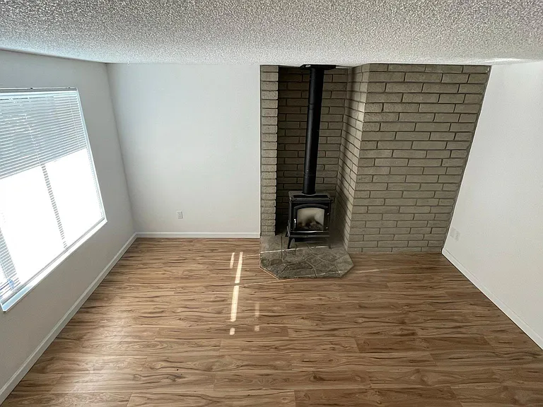 2075 NE Holliday Ave — Photo 17