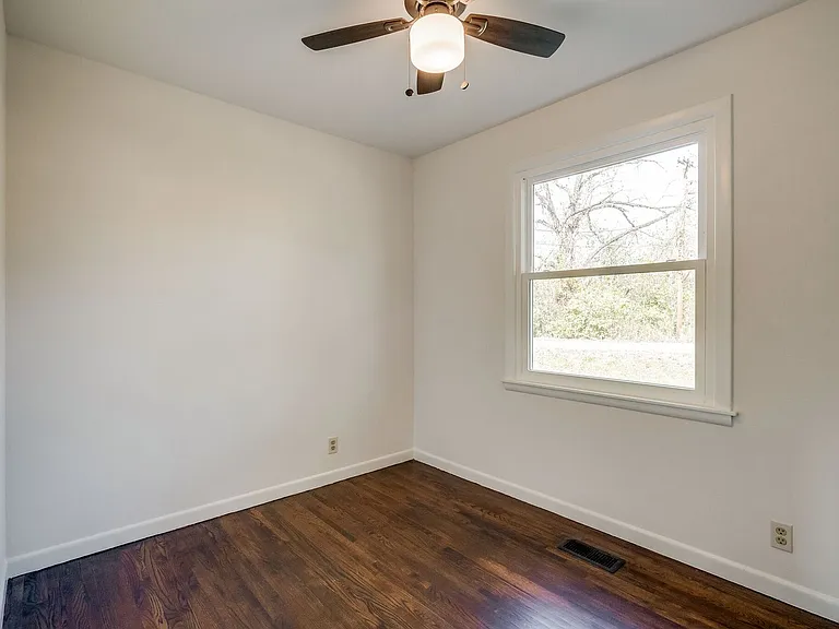 1907 Dabbs Ave — Photo 11
