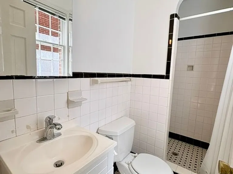 - 4534 Avondale Street — Photo 15