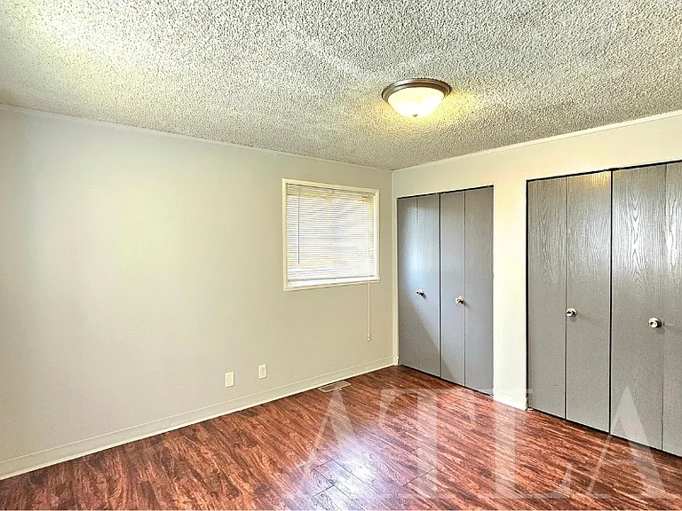 809 Hobart St — Photo 13