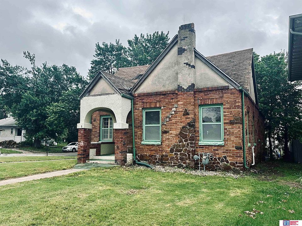 1st image of 826 5th St