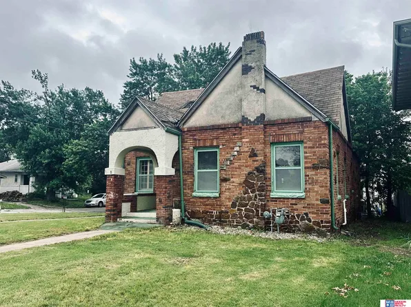 826 5th St, Fairbury, NE 68352