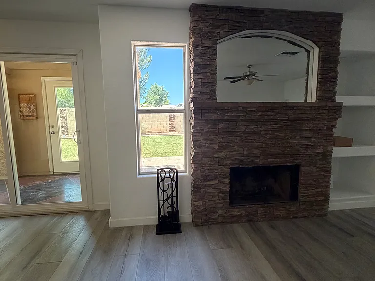 1124 W Laurel Ave — Photo 5