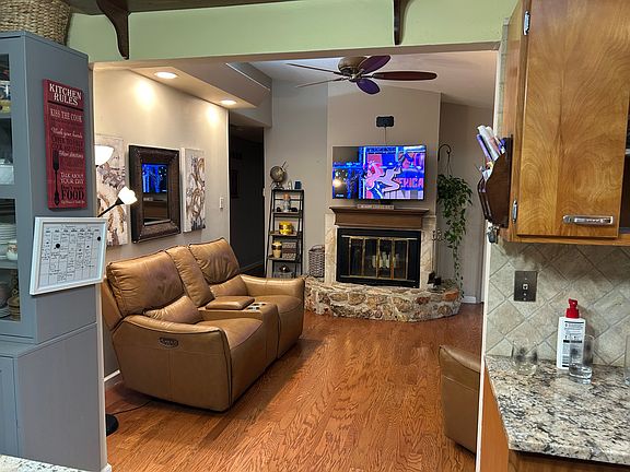 4th image of 9460 Crockett Dr