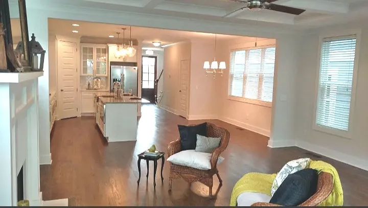 1020 Argyle Ave — Photo 11