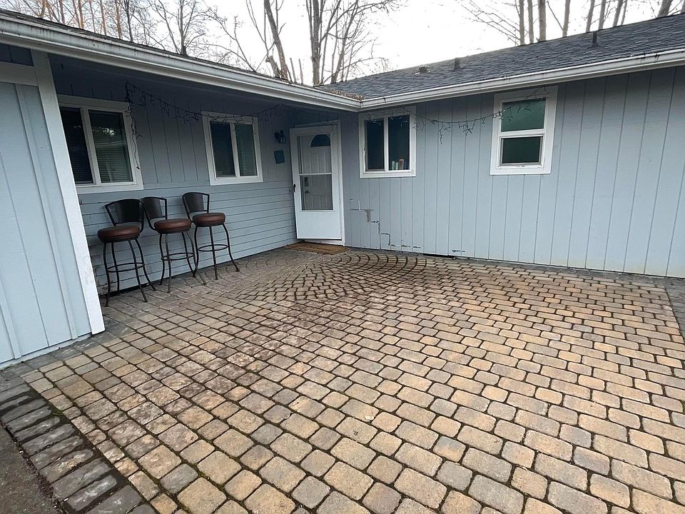 1st image of 3036 Greendale Dr SE