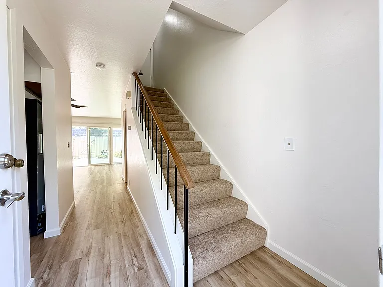 1254 Terra Nova Blvd — Photo 4