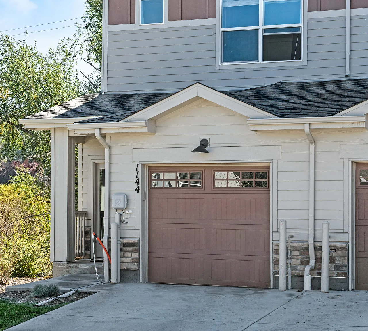 1144 Oak Cir — Photo 2