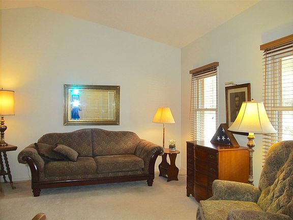 3rd image of 818 S Graywell Dr
