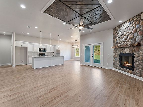 3rd image of 72 Lob Lob Ln