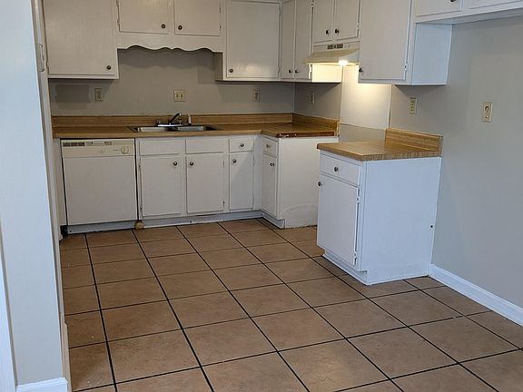 5th image of 4511 Villagreen Dr