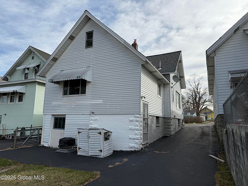 3rd image of 1744 Avenue H