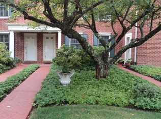 52 Parchment Dr, New Hope, PA 18938