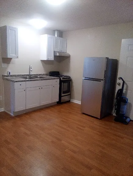 316 W 1st St #1 — Photo 3
