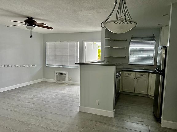 4th image of 419 S Crescent Dr APT 12A