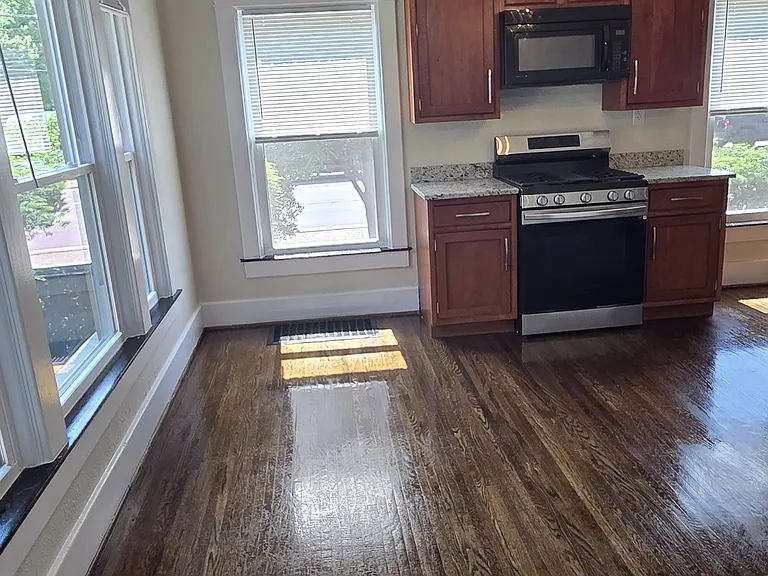 2201 Bashford Manor Ln — Photo 11
