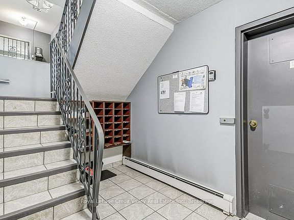4th image of 6 Shettleston Dr #302