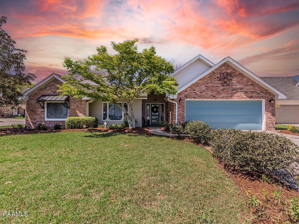 1st image of 208 Foxworth Dr