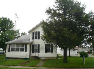 130 N Garfield St, Hinckley, IL